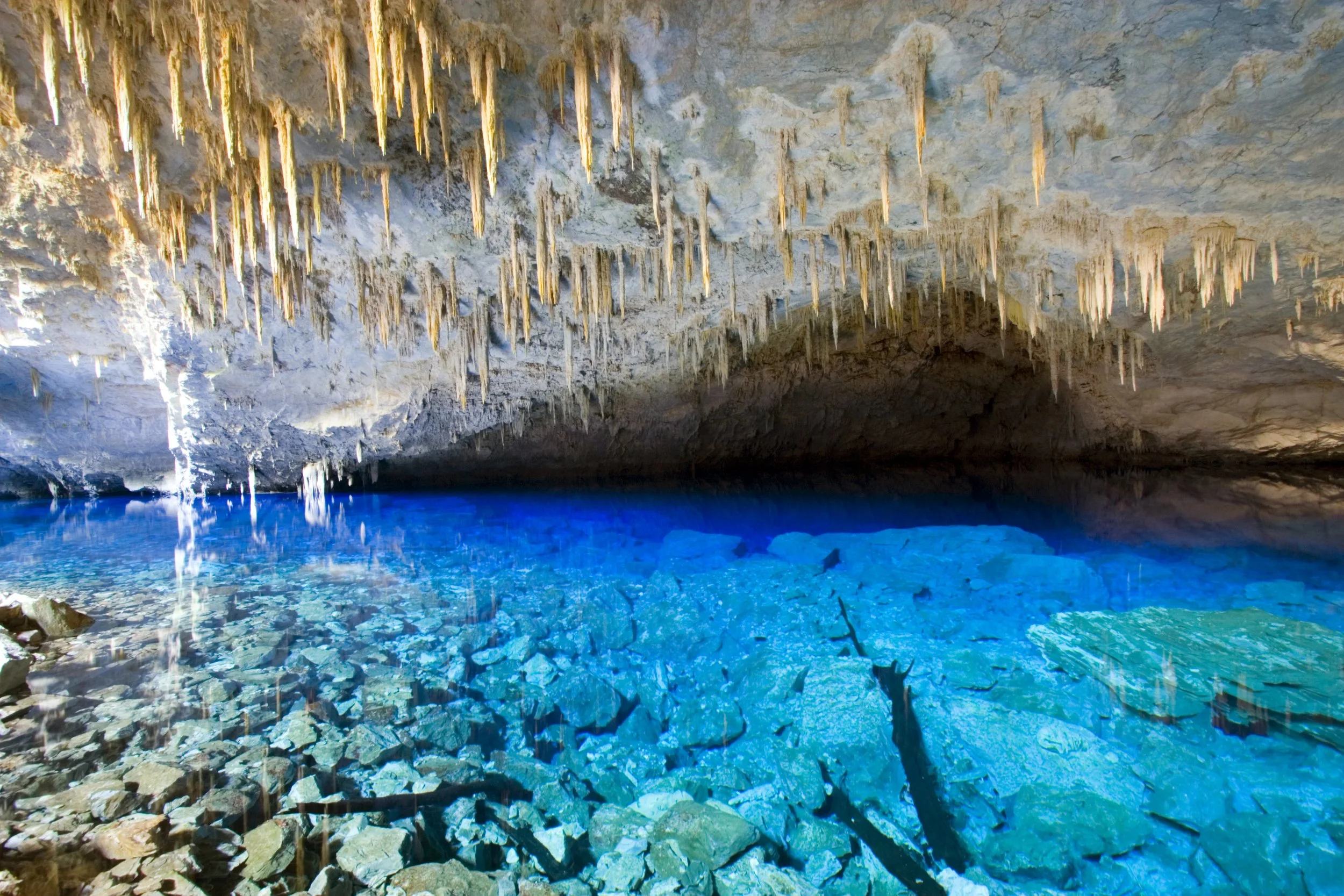 Bonito MS com flutuação em rios de águas cristalinas
